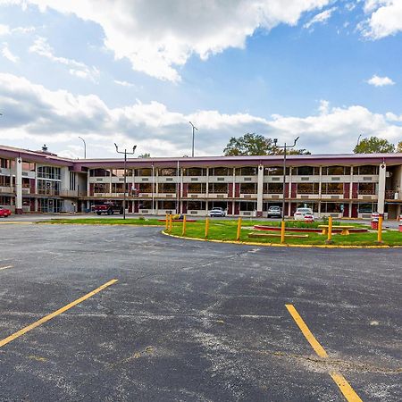 Americas Best Value Inn Moline Exterior photo