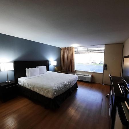 Americas Best Value Inn Moline Exterior photo