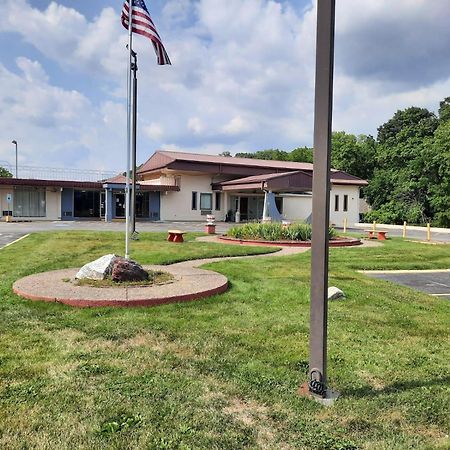 Americas Best Value Inn Moline Exterior photo