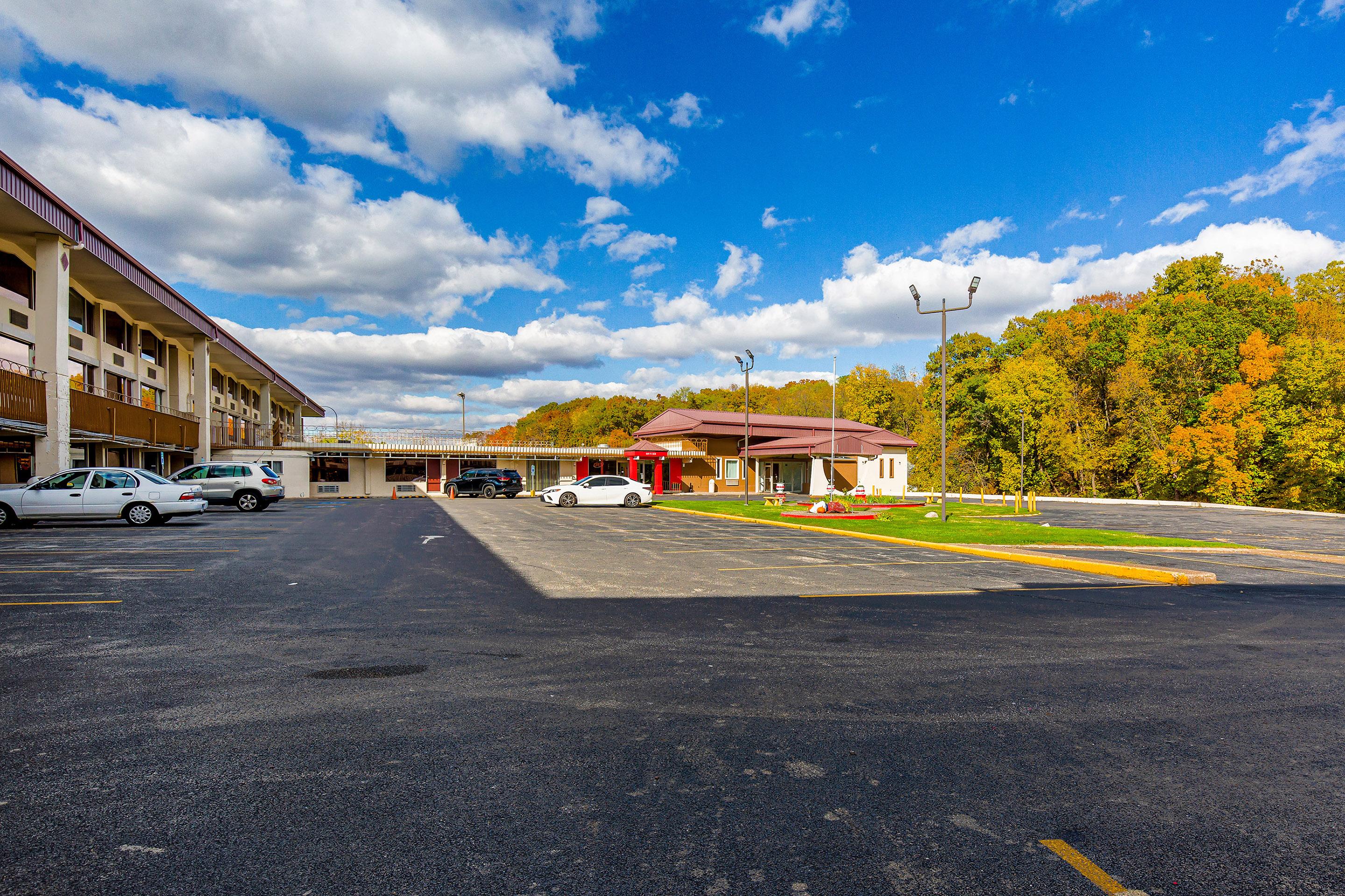 Americas Best Value Inn Moline Exterior photo