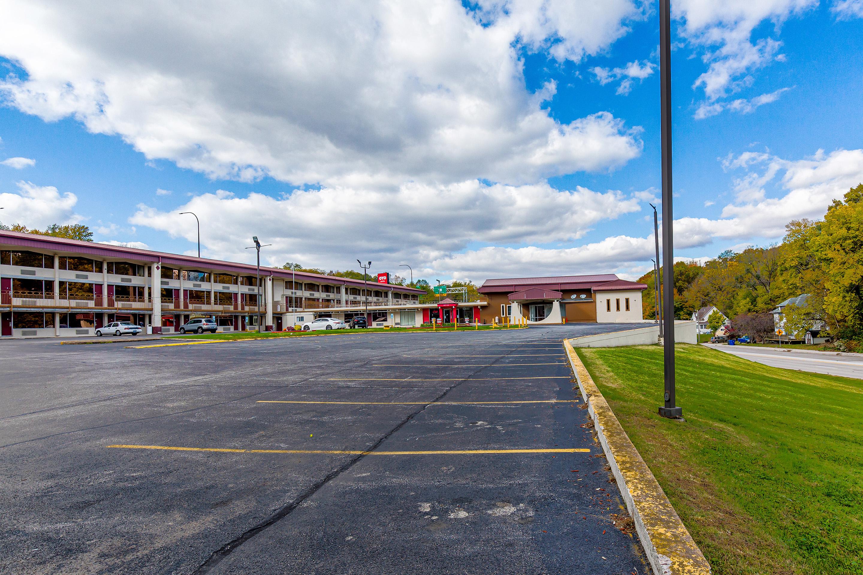 Americas Best Value Inn Moline Exterior photo