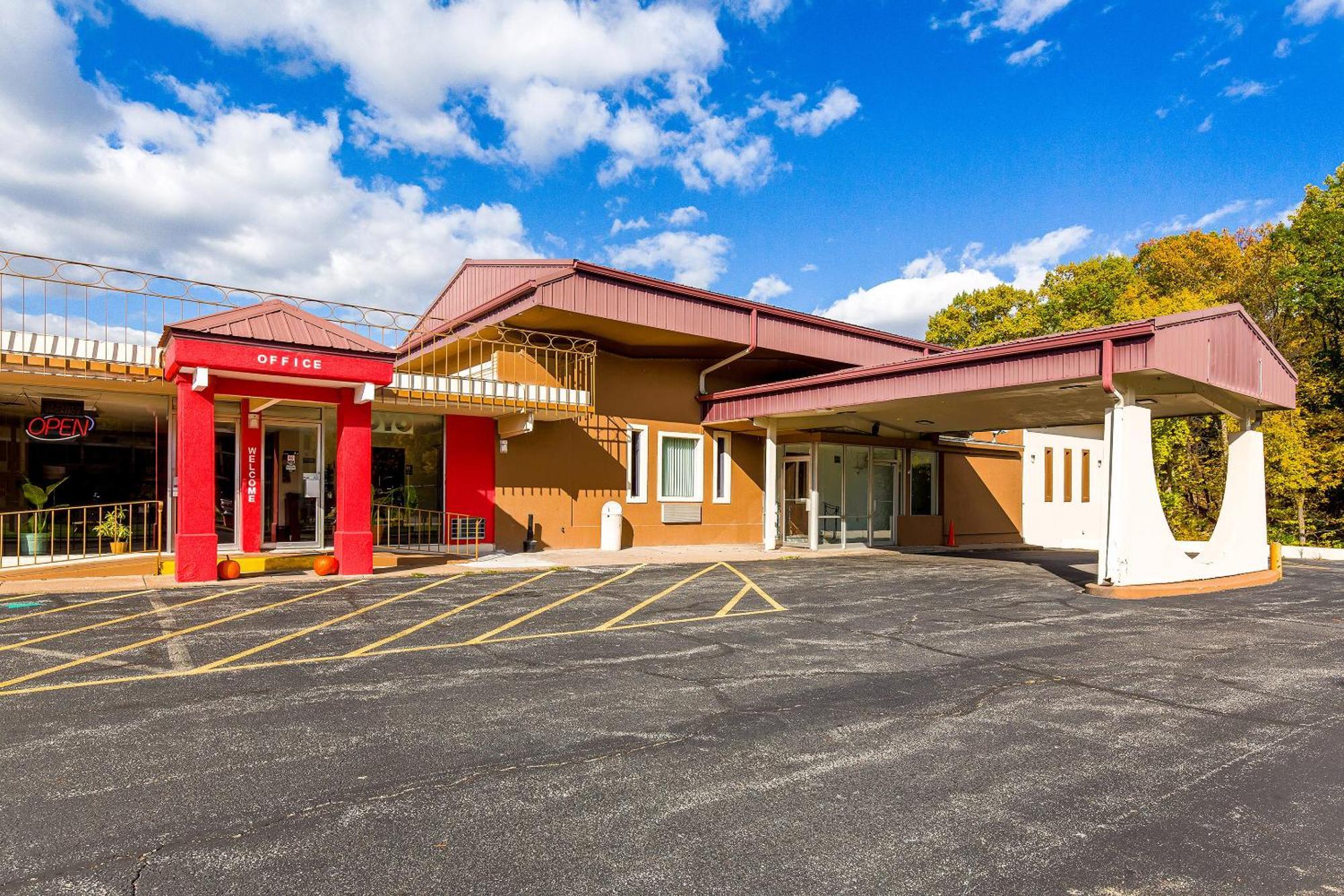 Americas Best Value Inn Moline Exterior photo