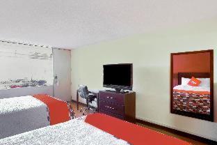 Americas Best Value Inn Moline Room photo