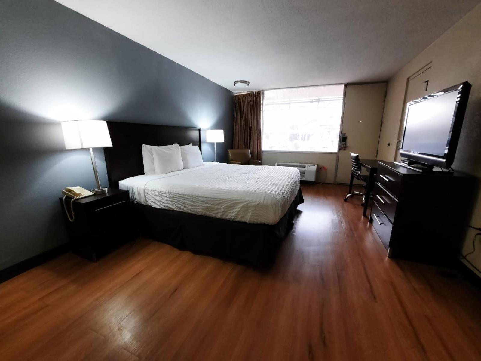 Americas Best Value Inn Moline Exterior photo