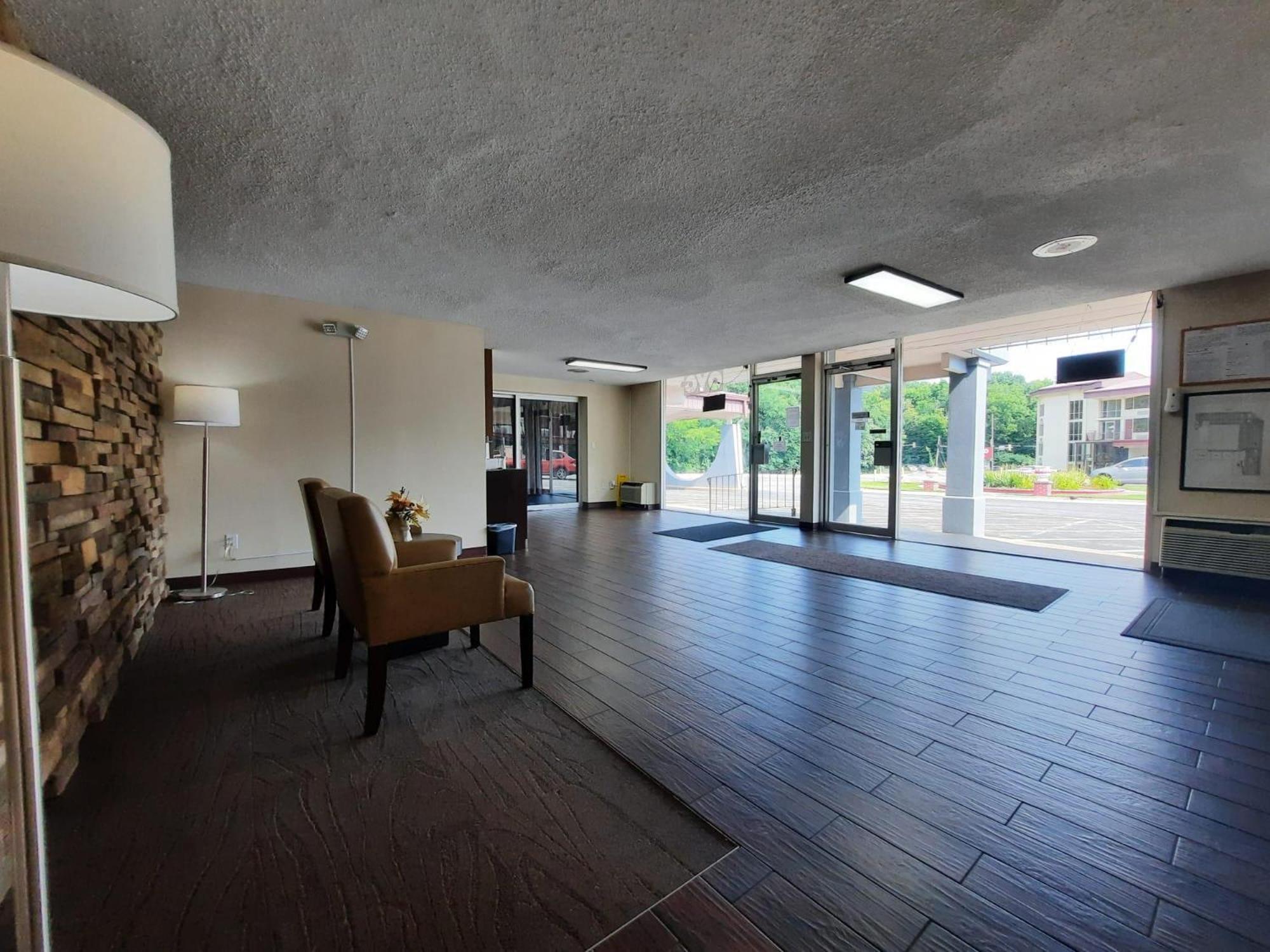 Americas Best Value Inn Moline Exterior photo