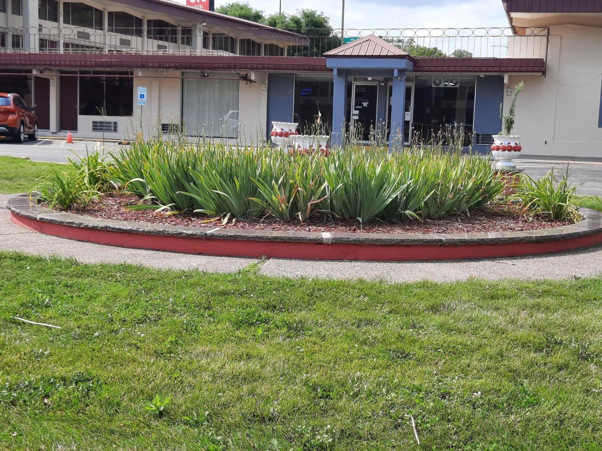 Americas Best Value Inn Moline Exterior photo